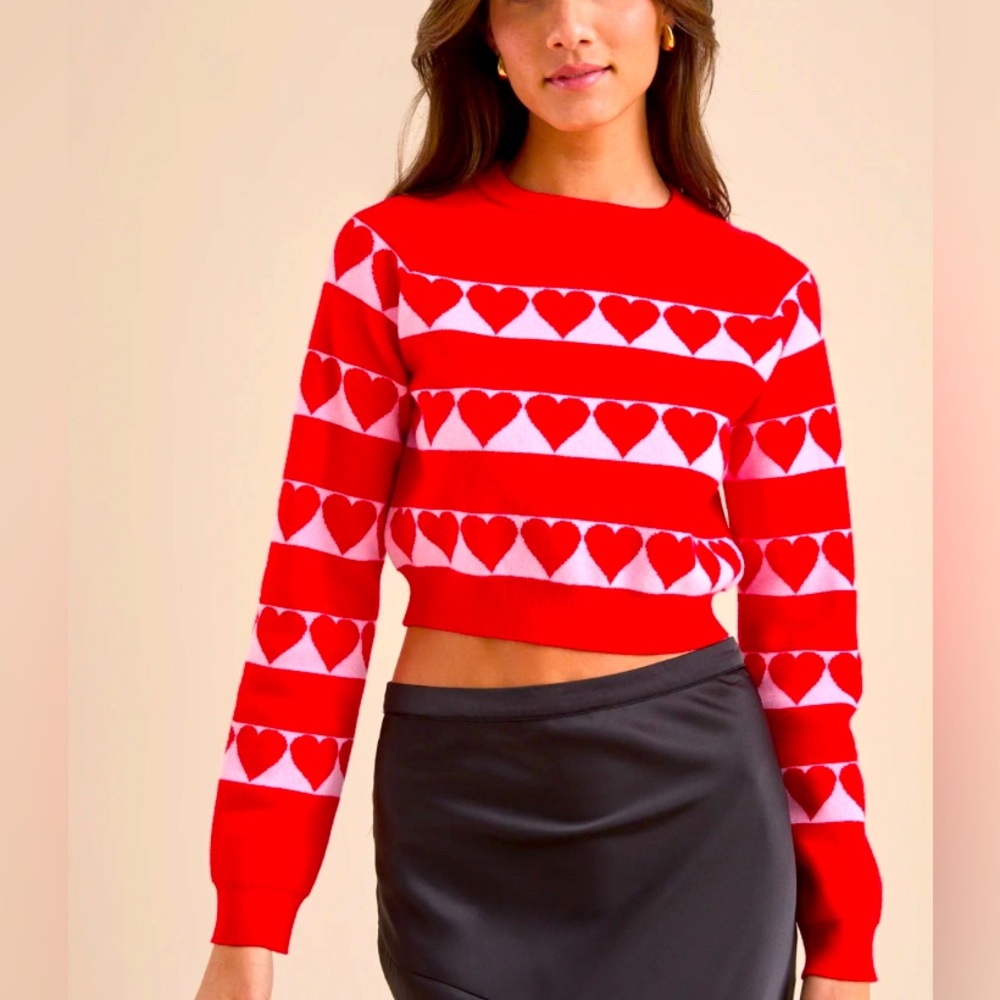 Red Heart Pattern Semi-Cropped Sweater - Picture 1 of 6